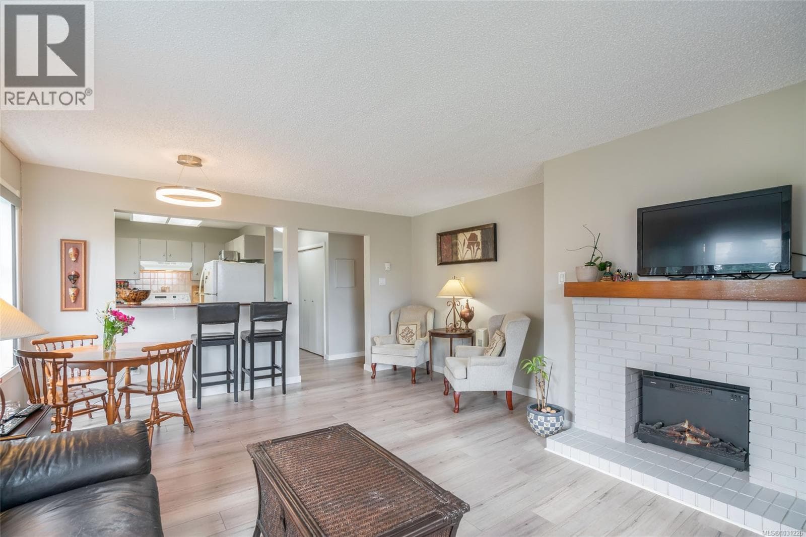 201 309 Morison Ave photo 3