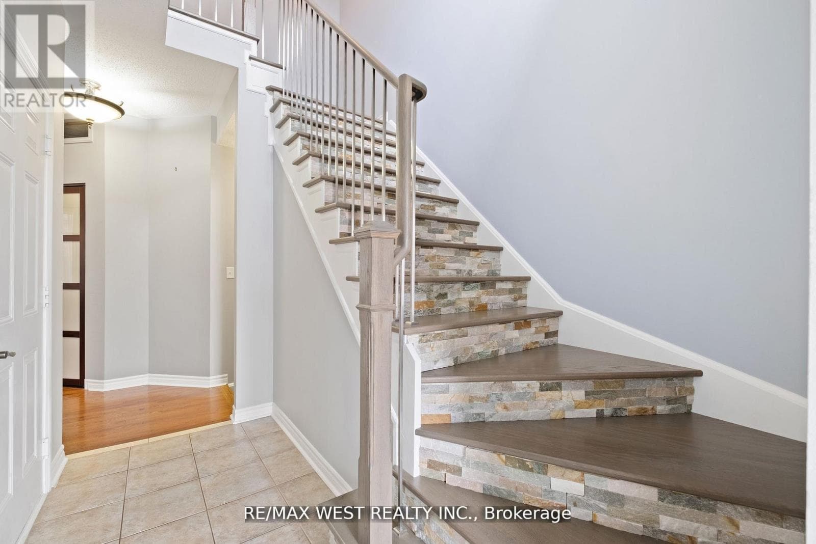 31 BUXTON LANE photo 4