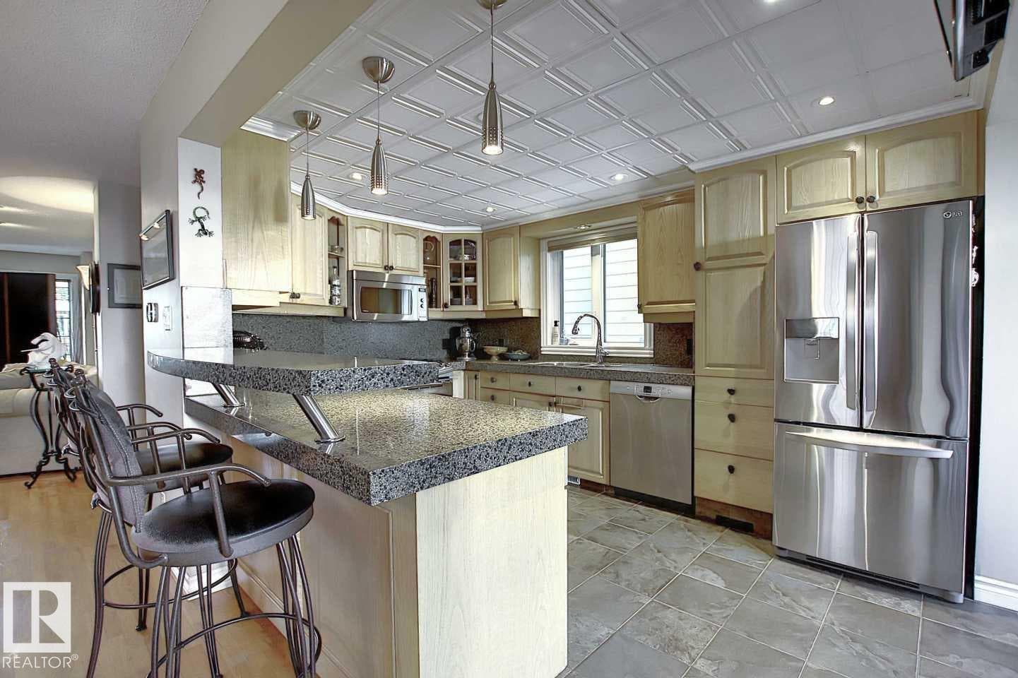 11126 52 ST NW photo 5