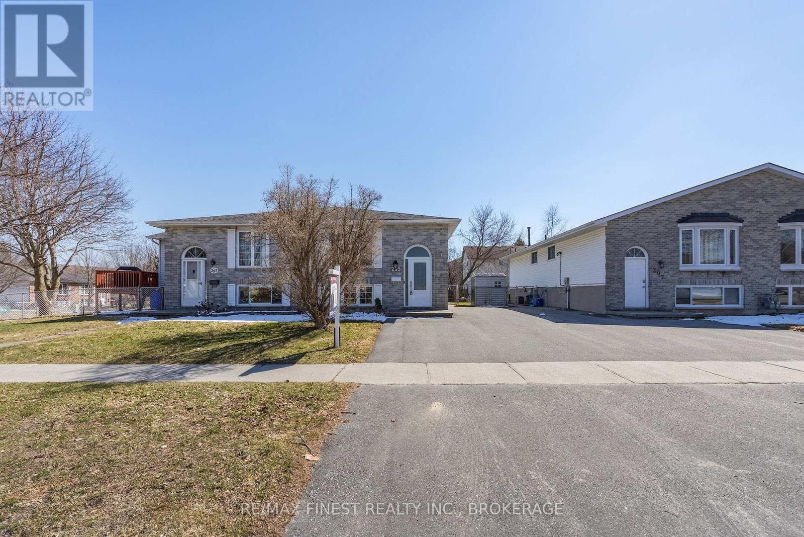 295 OWENS CRESCENT photo 3