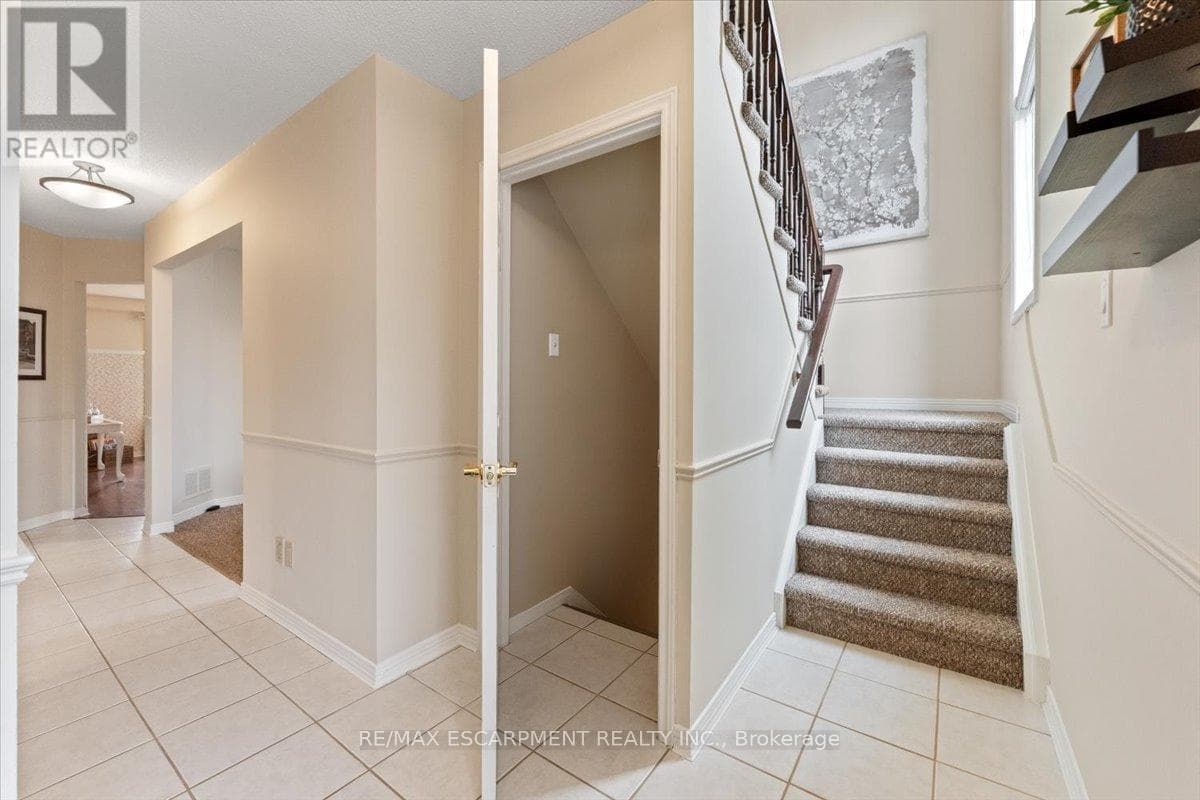 284 DELANCEY BOULEVARD photo 5