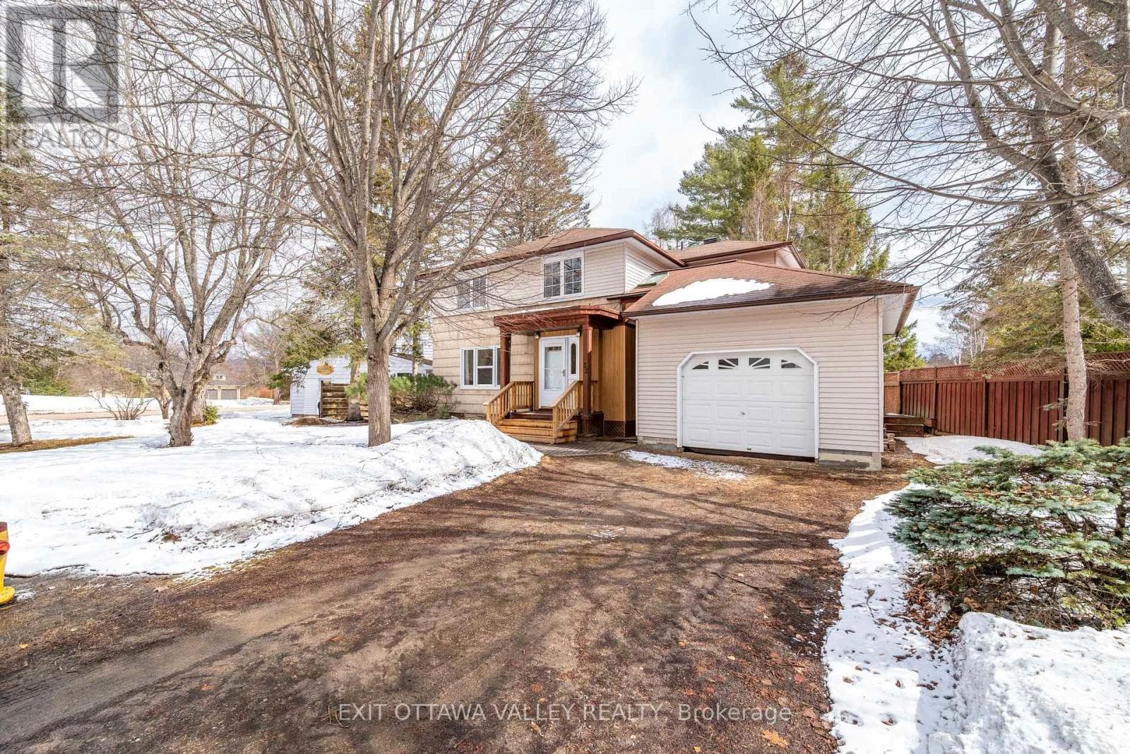 22 CABOT PLACE photo 2