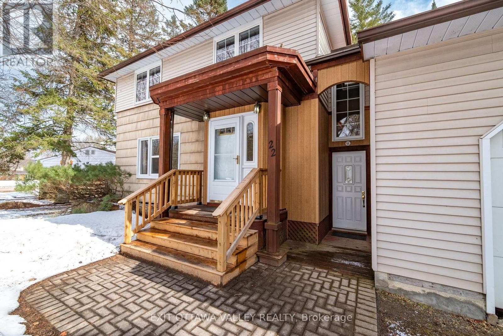 22 CABOT PLACE photo 3