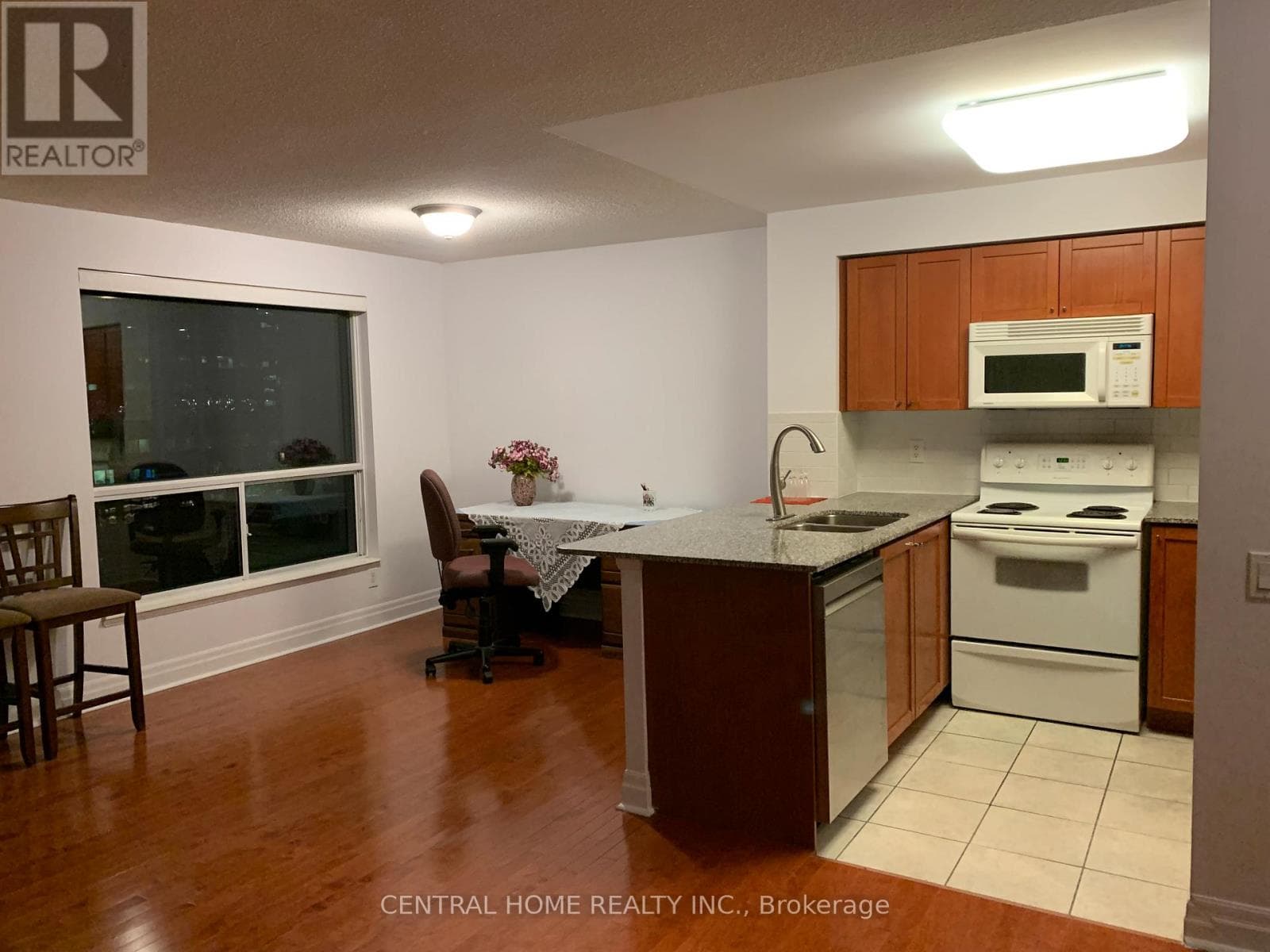 2203 - 21 HILLCREST AVENUE photo 3