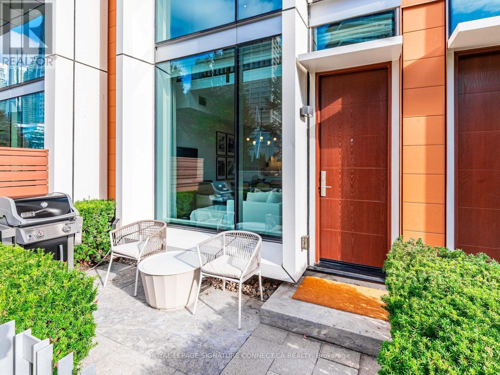 TH132 - 39 QUEENS QUAY E photo 4