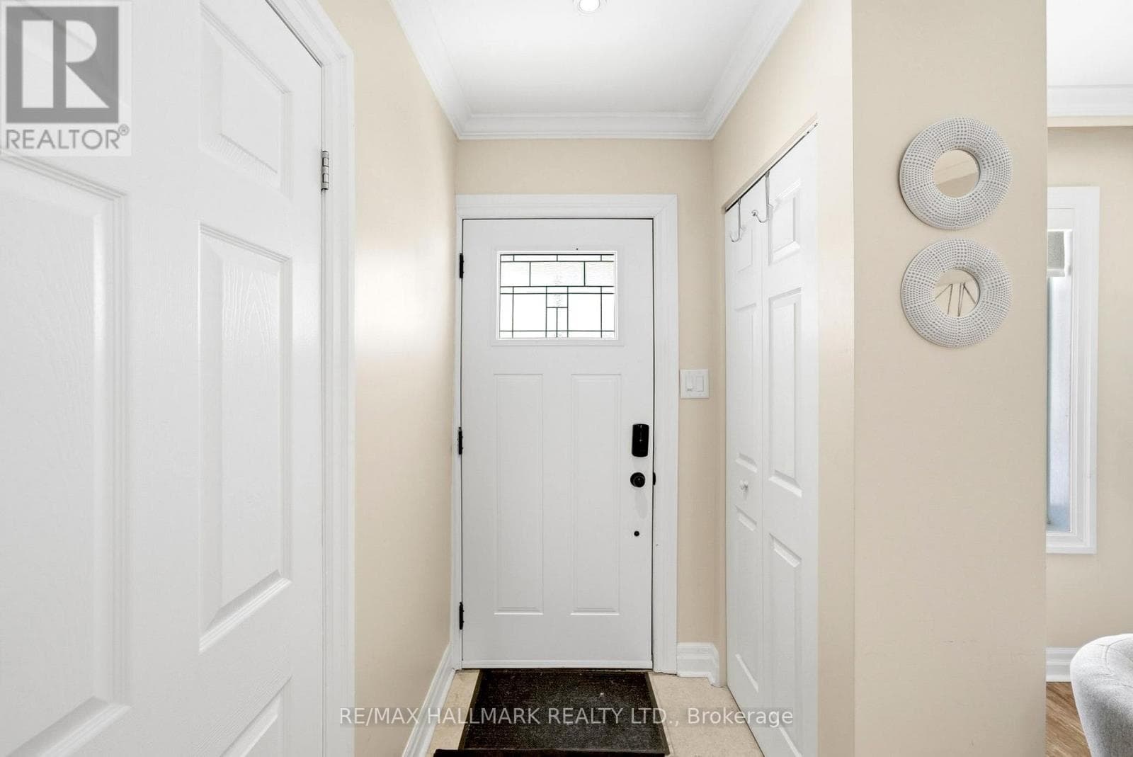 1002 VICTORIA PARK AVENUE photo 2