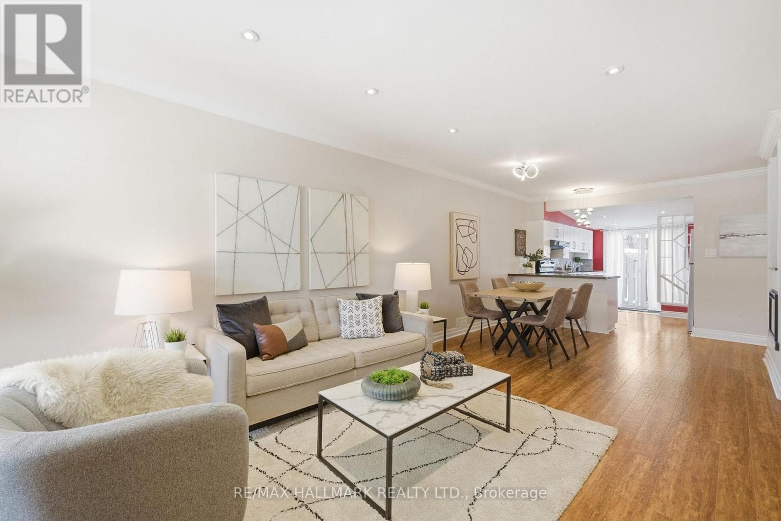 1002 VICTORIA PARK AVENUE photo 4