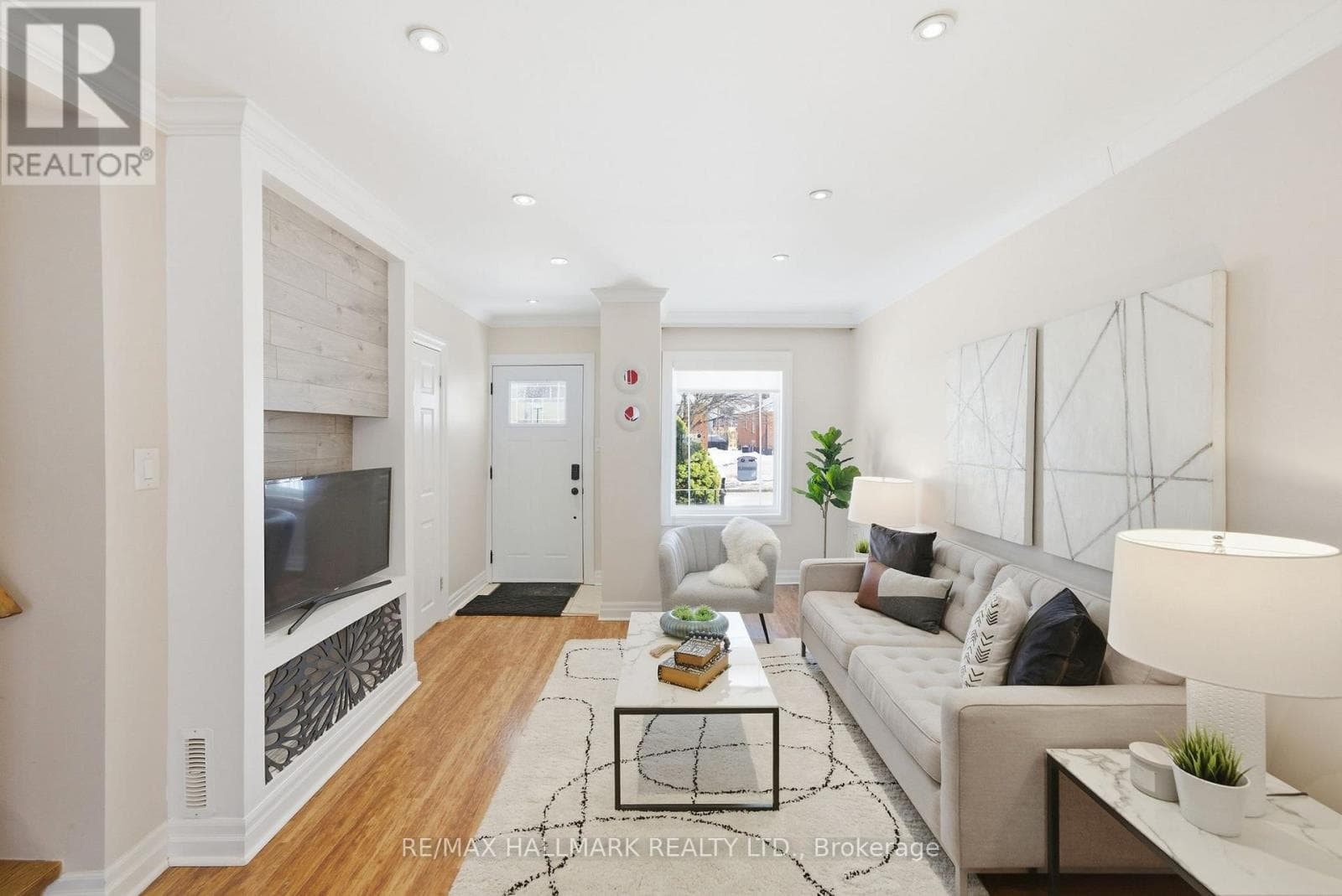 1002 VICTORIA PARK AVENUE photo 5