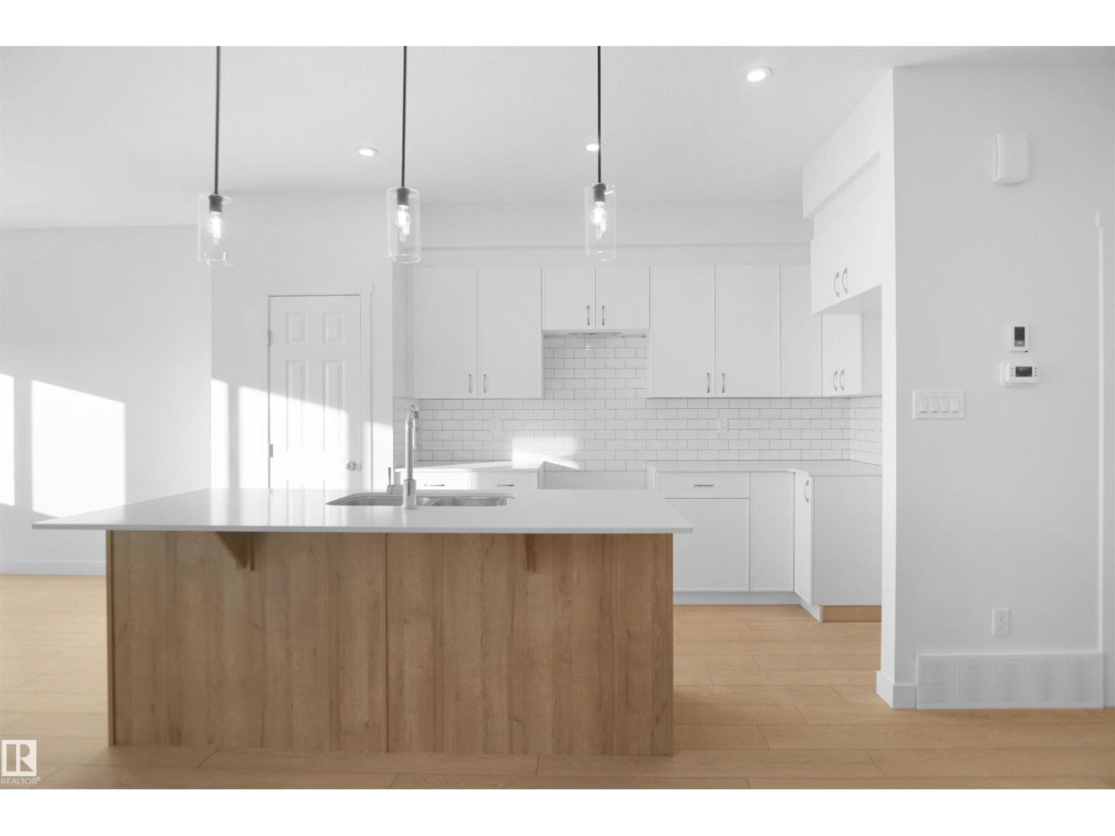 13136 214 ST NW photo 5