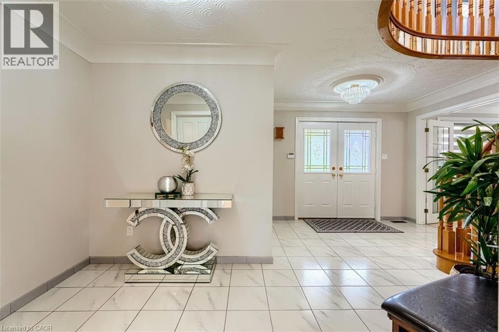 16 VOGUE Court photo 3