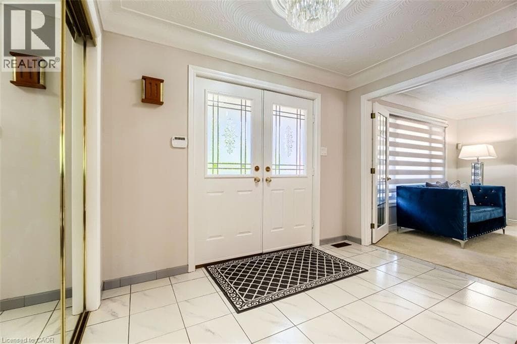 16 VOGUE Court photo 5