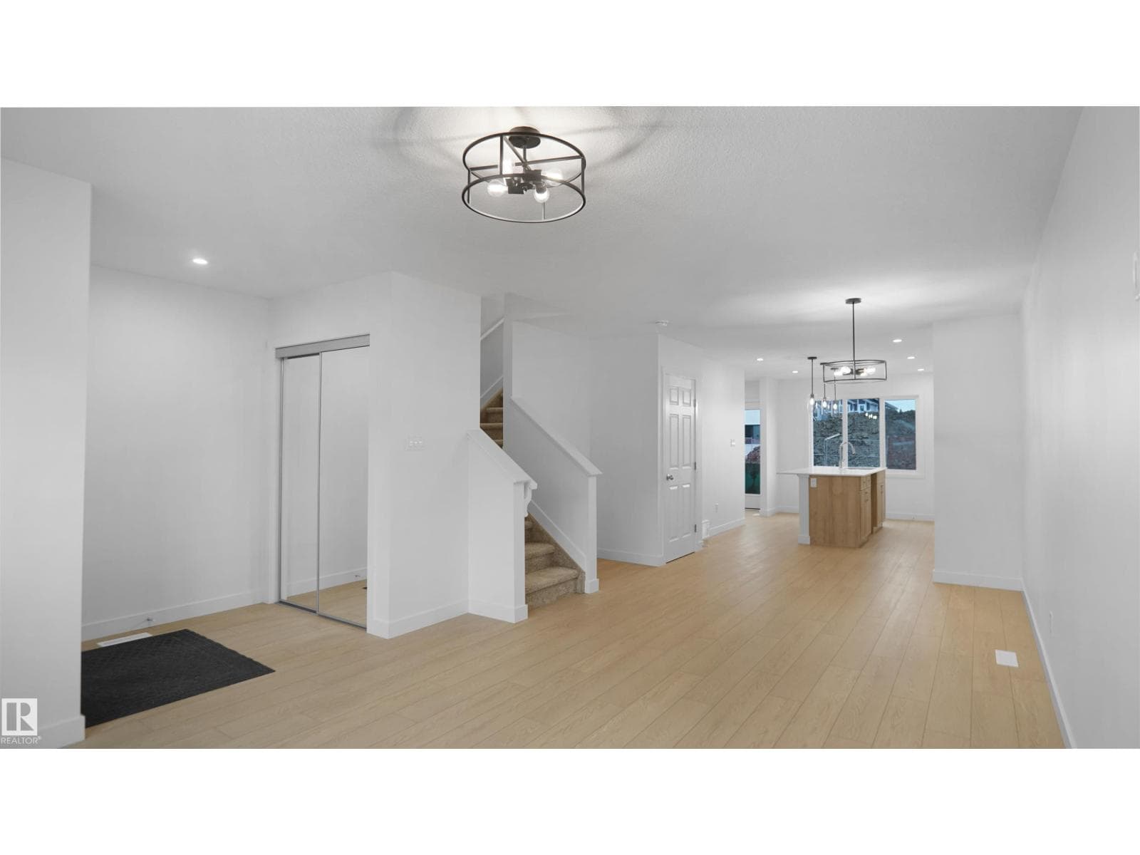 18827 29 AV NW photo 5