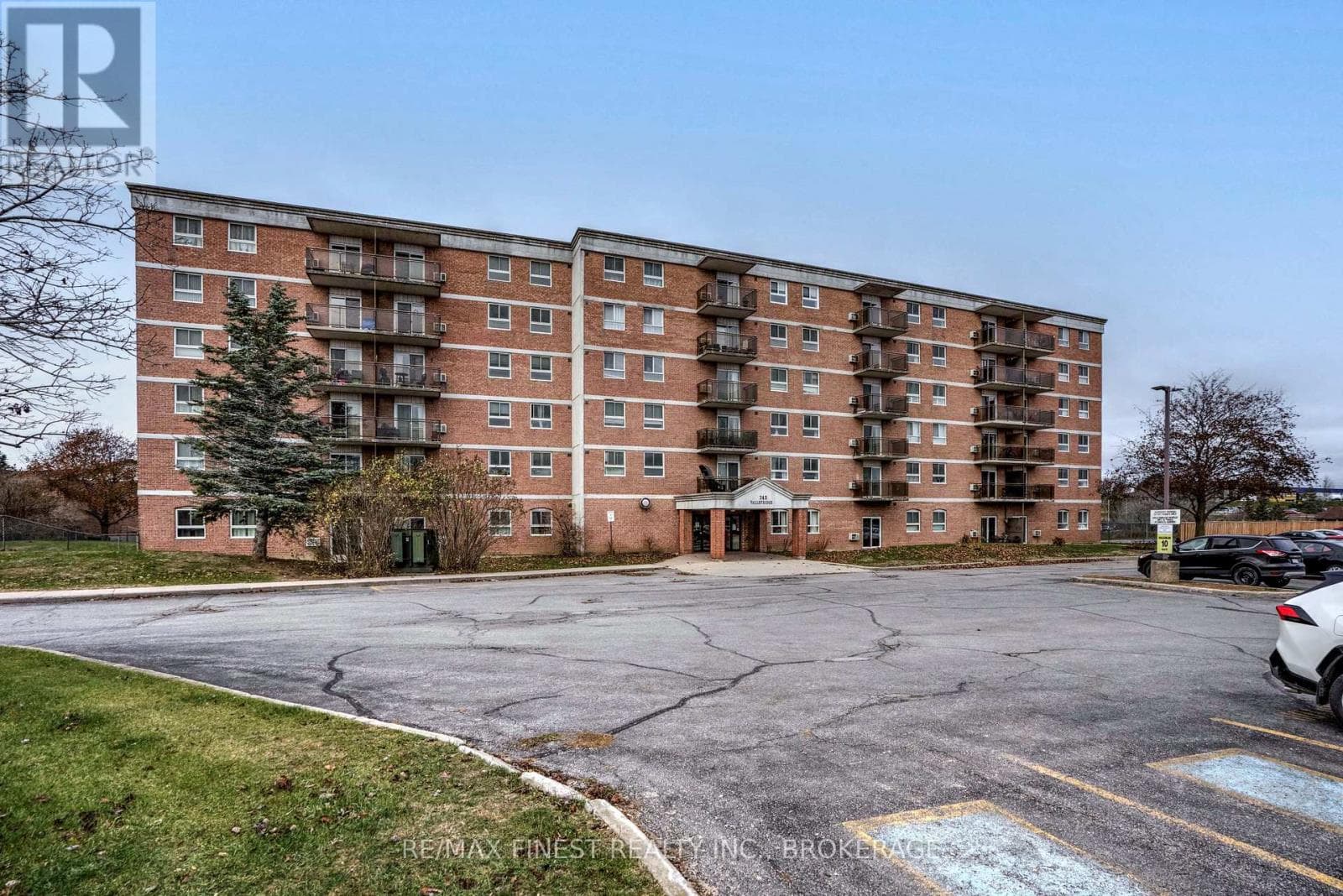 608 - 745 DAVIS DRIVE photo 2