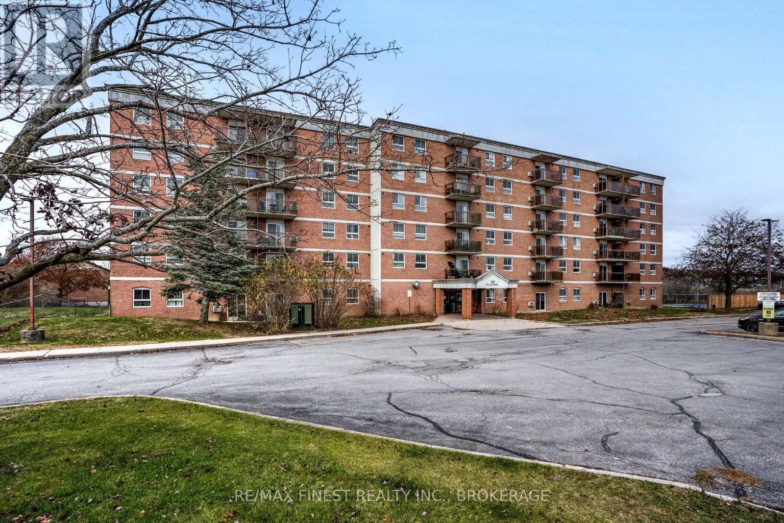 608 - 745 DAVIS DRIVE photo 3