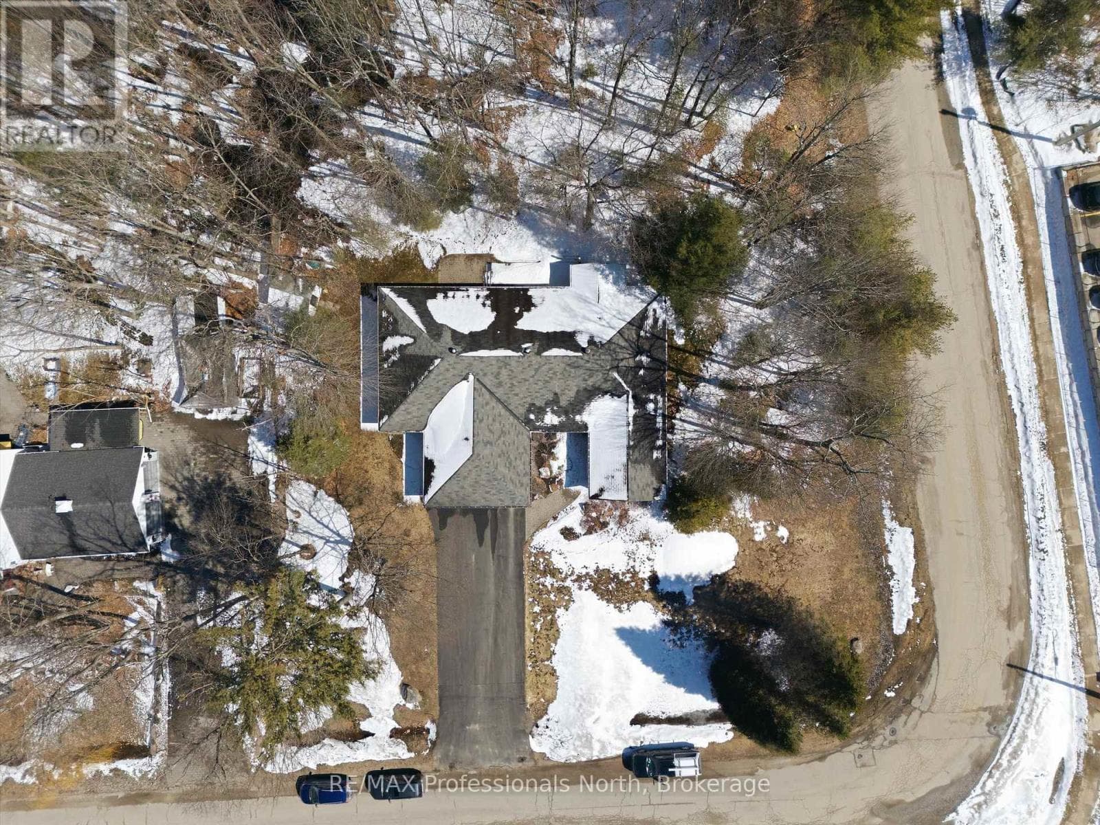 31 THE GRANITE BLUFF photo 2