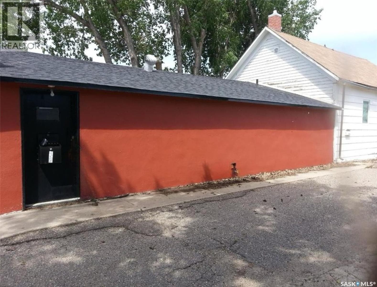 1109 S Railway STREET E — photo 2