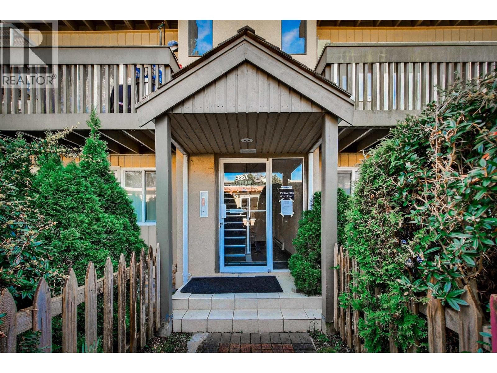 91 5820 HASTINGS STREET photo 2