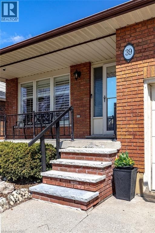 39 TRENHOLME Crescent photo 3
