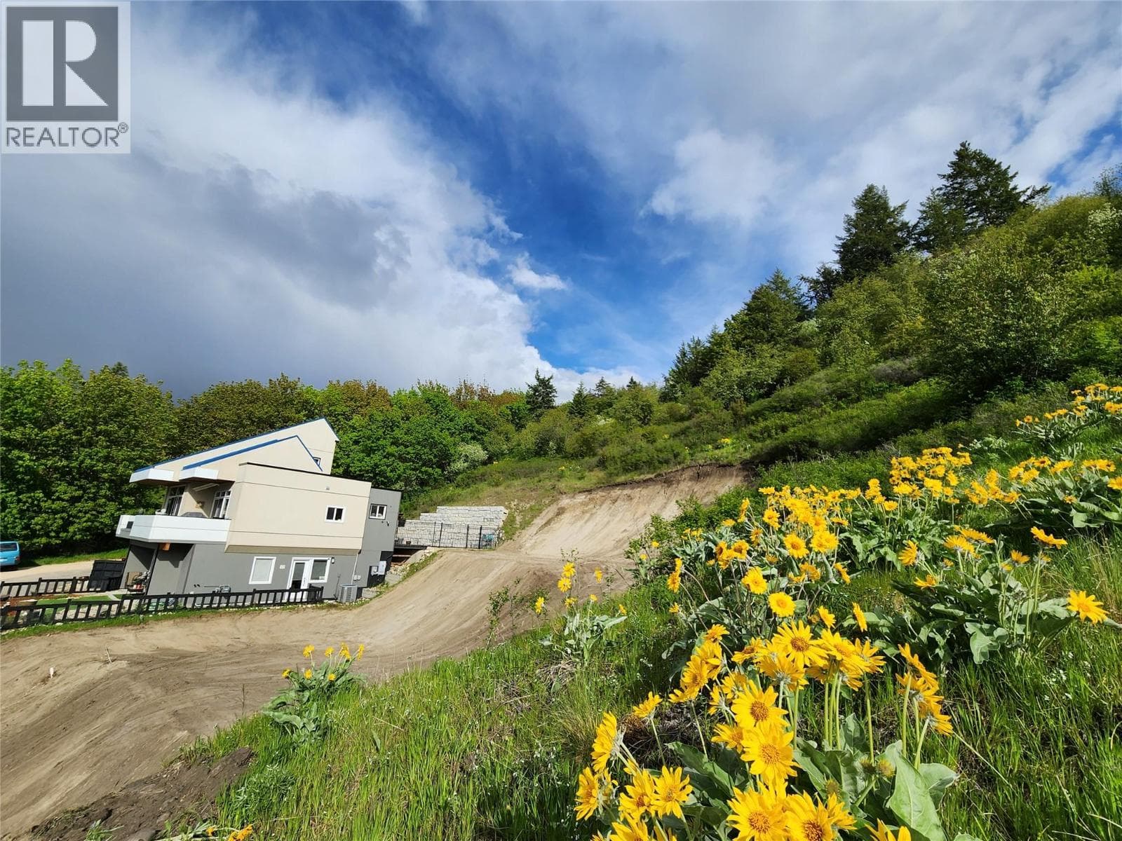 8164 Okanagan Landing Road photo 2