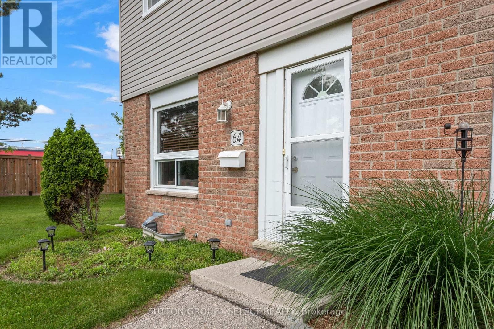 64 - 40 TIFFANY DRIVE photo 3