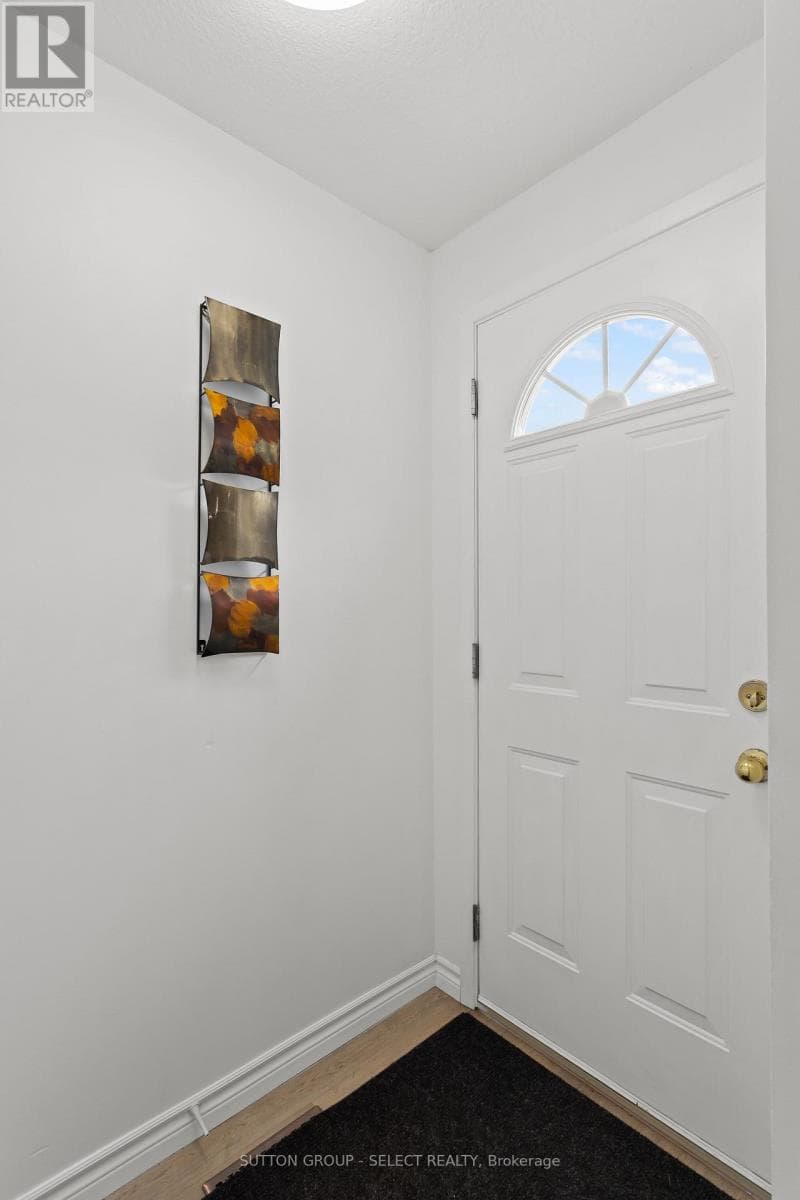 64 - 40 TIFFANY DRIVE photo 4