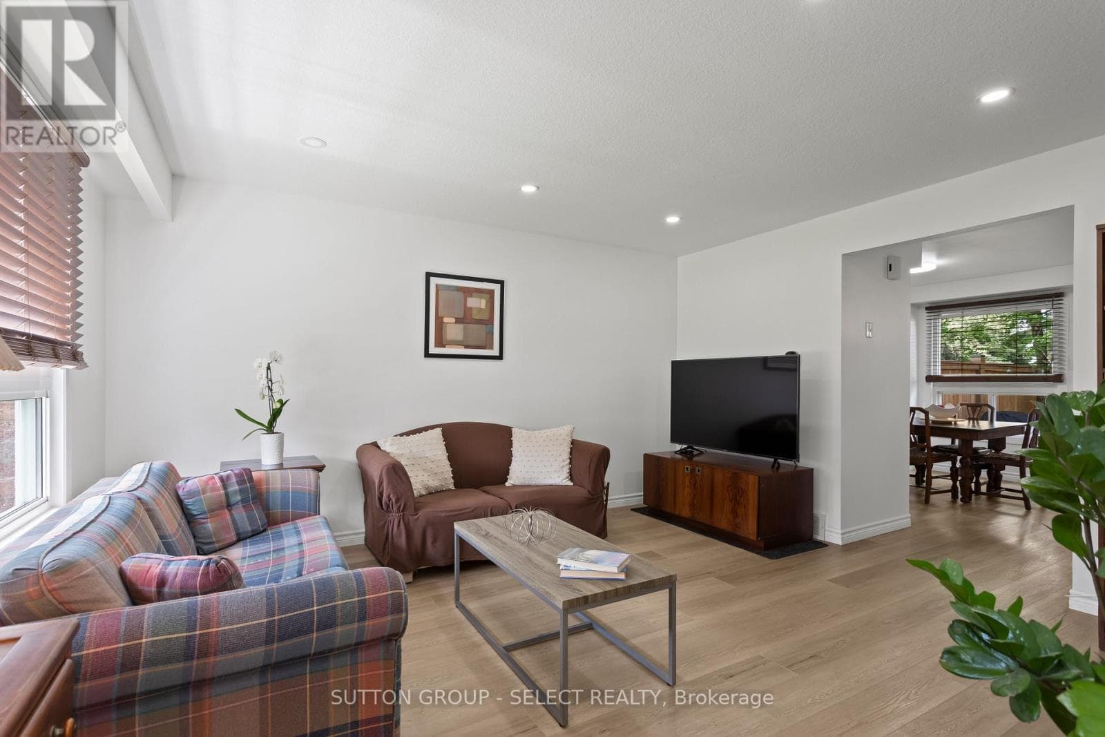 64 - 40 TIFFANY DRIVE photo 5