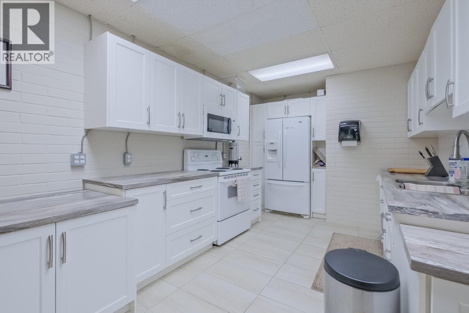 1915 Pacific Court Unit# 401 photo 5