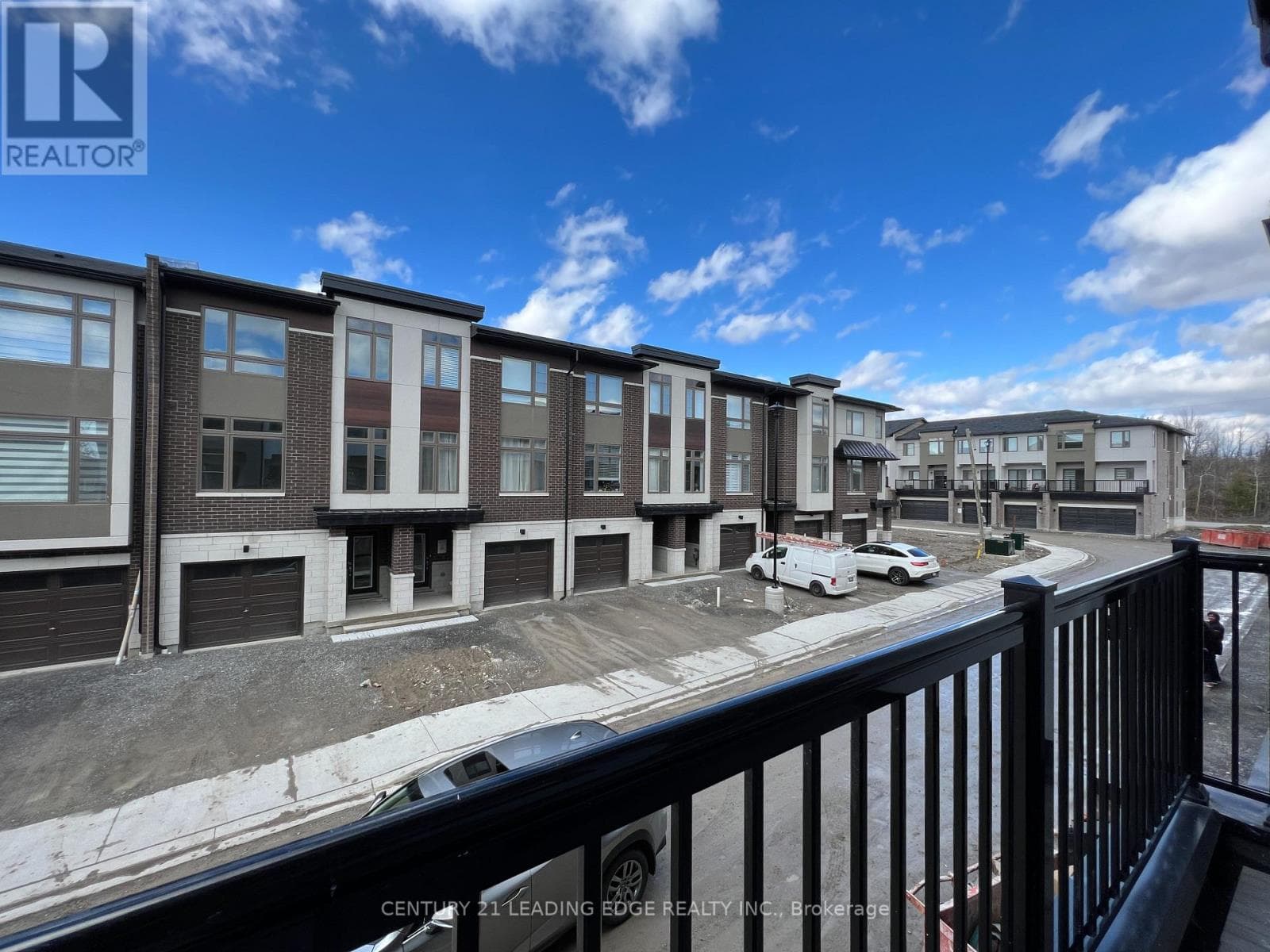 211 - 250 FINCH AVENUE photo 2