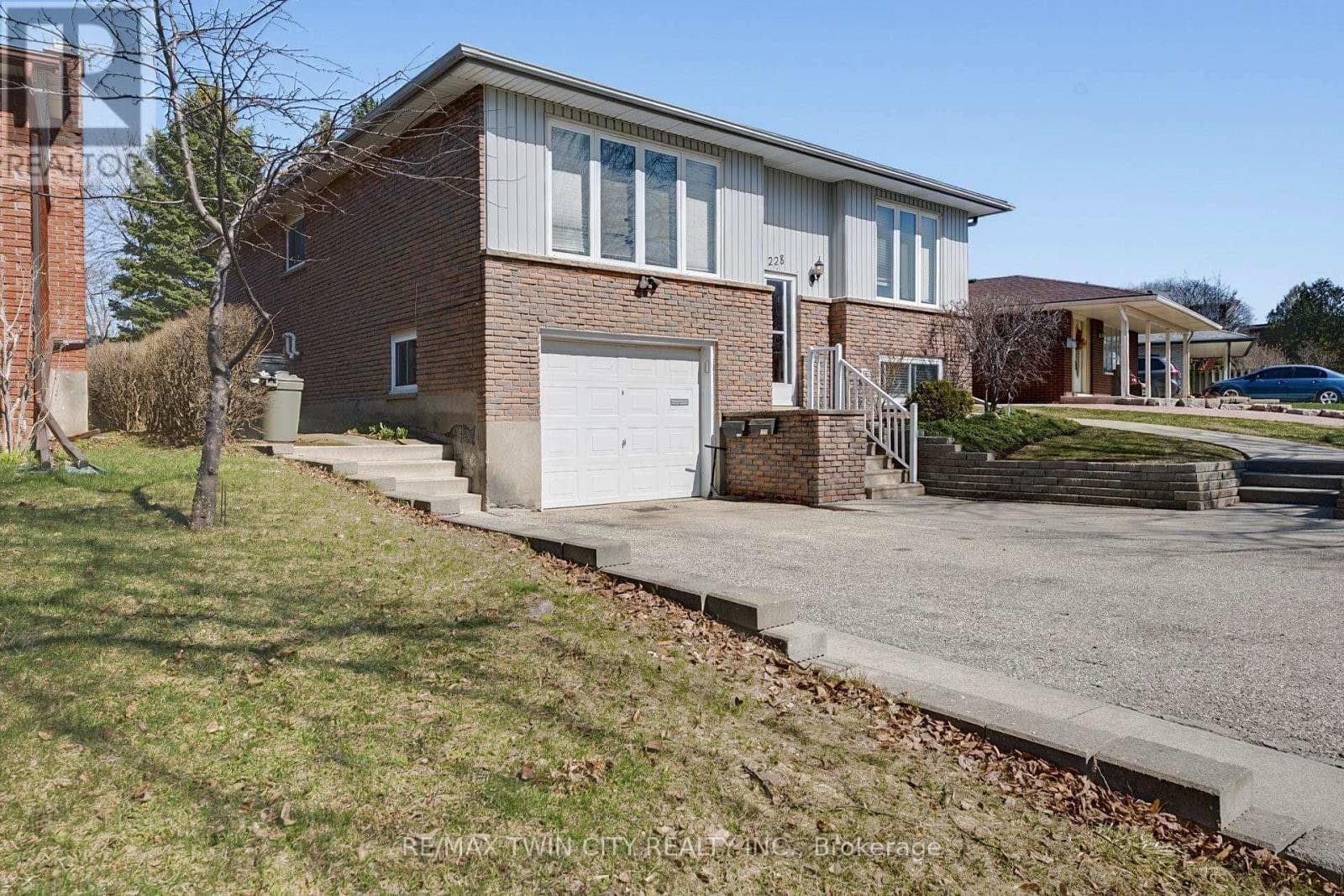 228 HOLBORN DRIVE photo 3