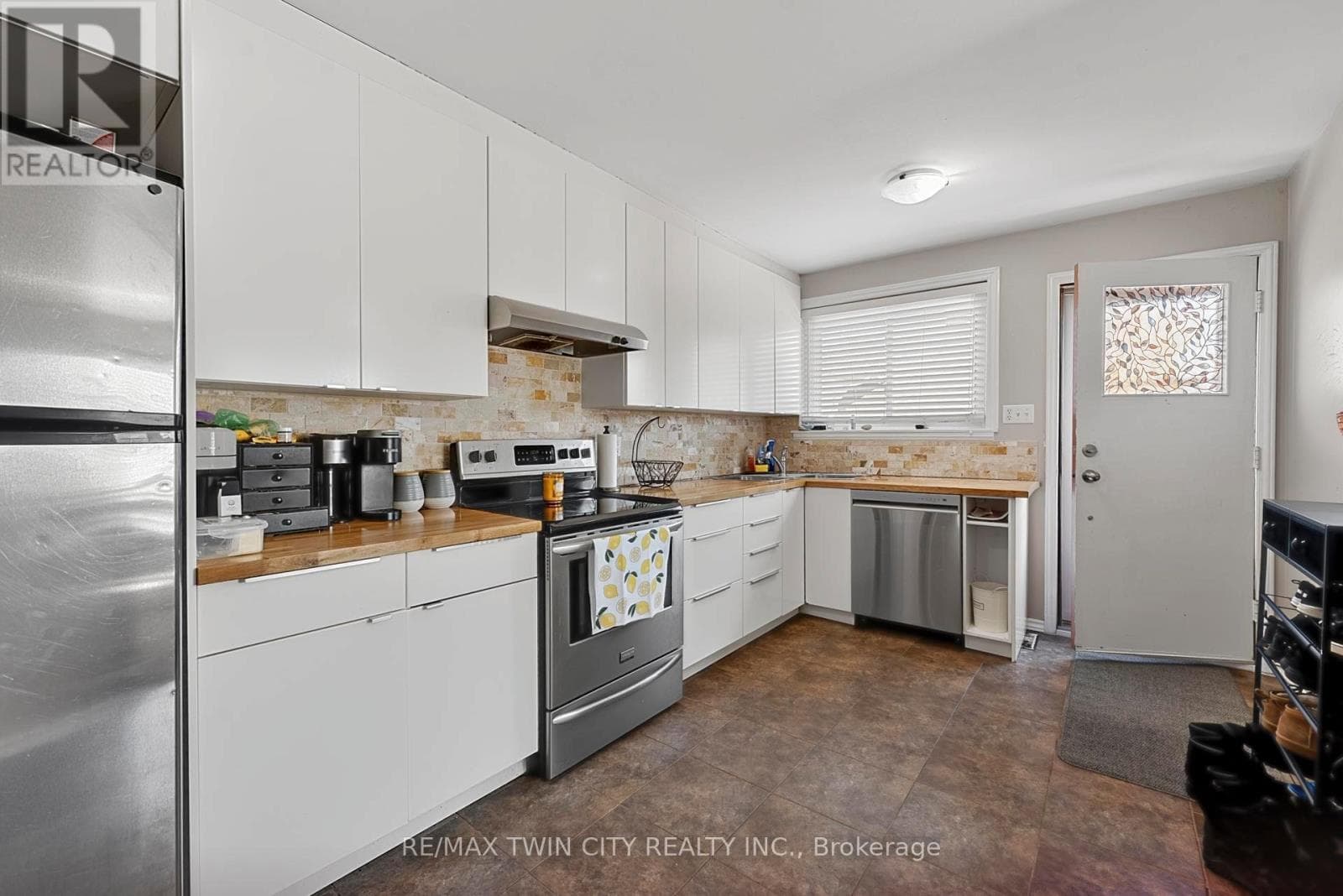 228 HOLBORN DRIVE photo 4