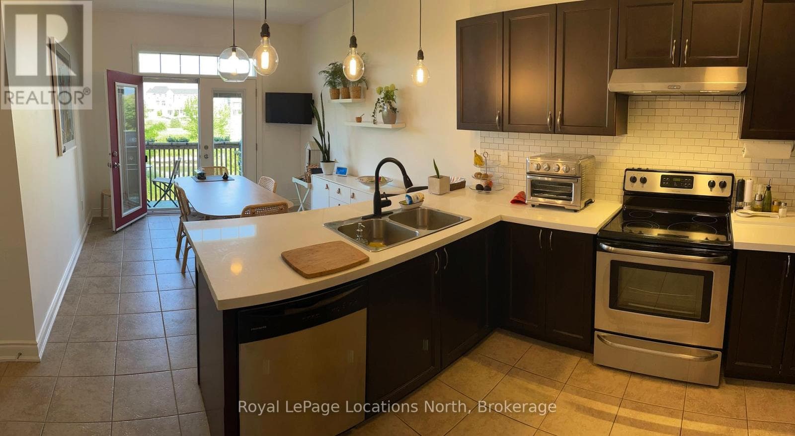 32 BERKSHIRE AVENUE photo 4