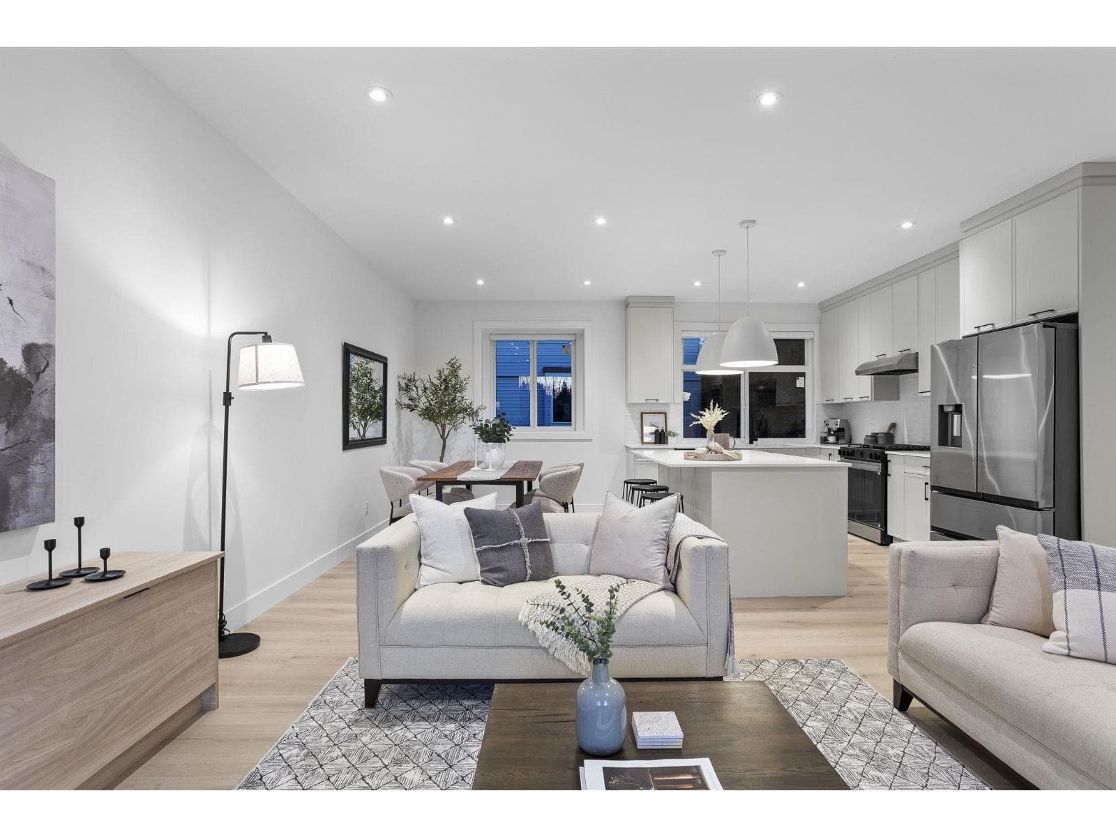 1 33586 HUGGINS STREET photo 4