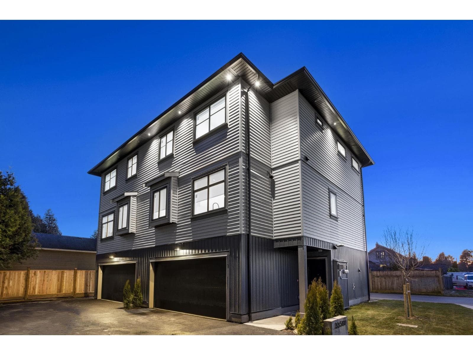 1 33586 HUGGINS STREET photo 2