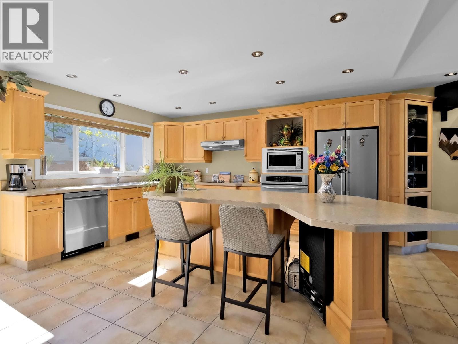 695 Pineview Road Unit# 102 photo 2
