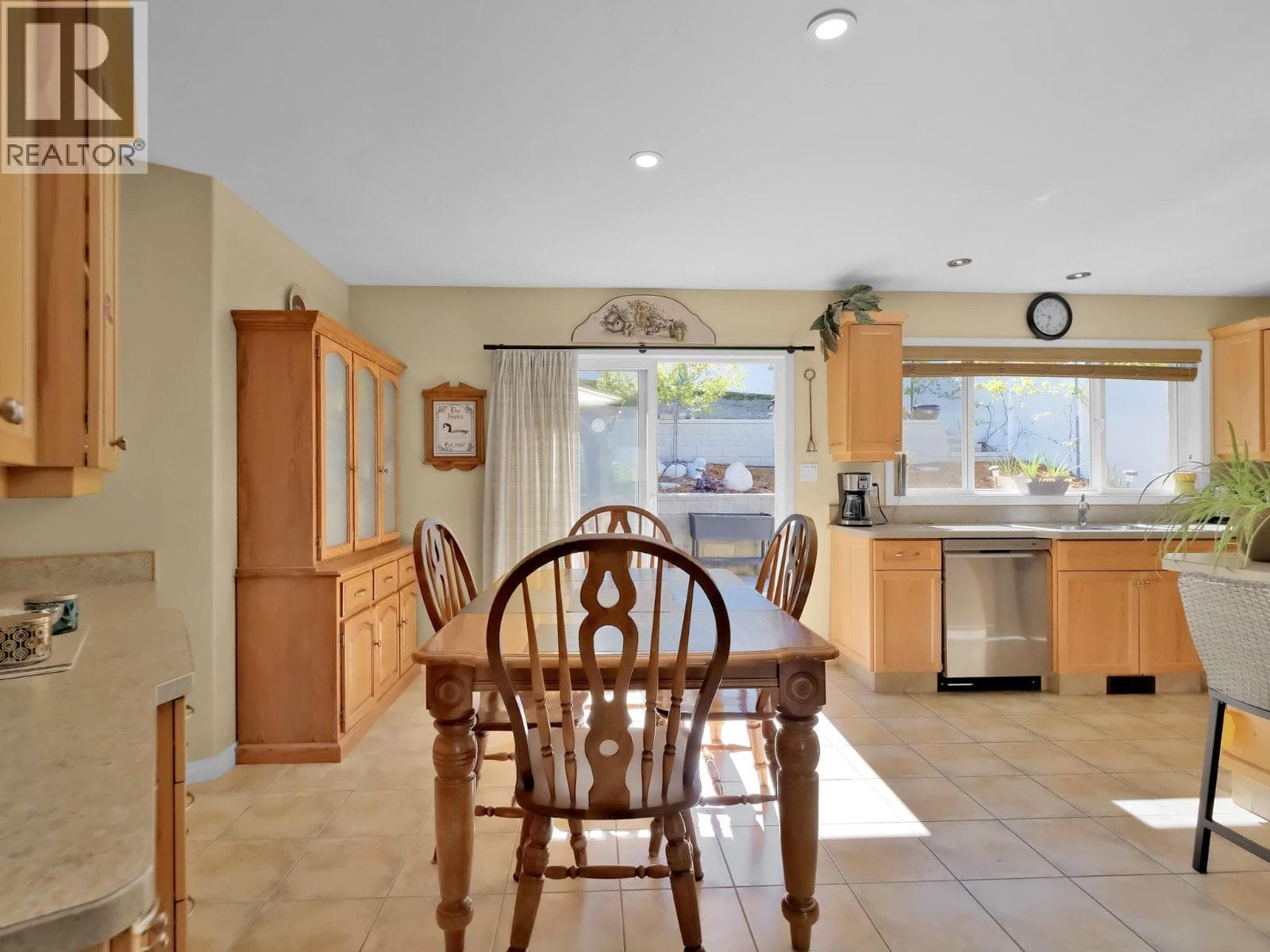 695 Pineview Road Unit# 102 photo 5