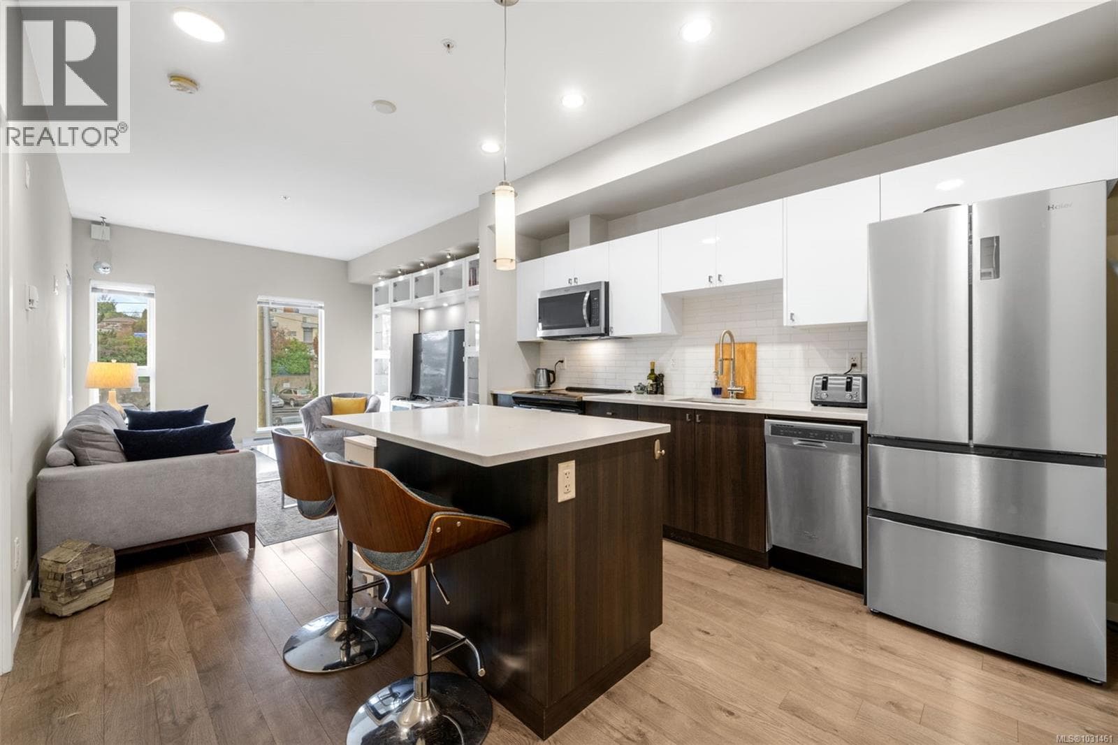 1 bed 1 bath single family at 404 767 Tyee Rd — $489,900