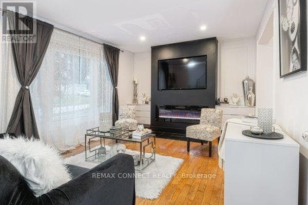 5 bed 4 bath single family at 32 HARLAND CRESCENT — $888,000