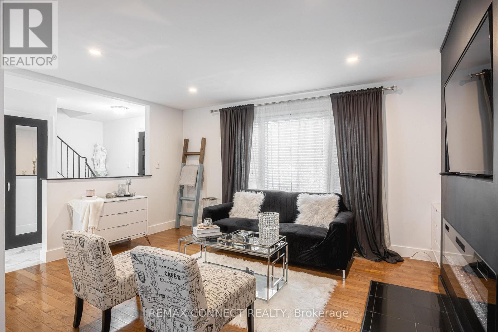 32 HARLAND CRESCENT photo 4