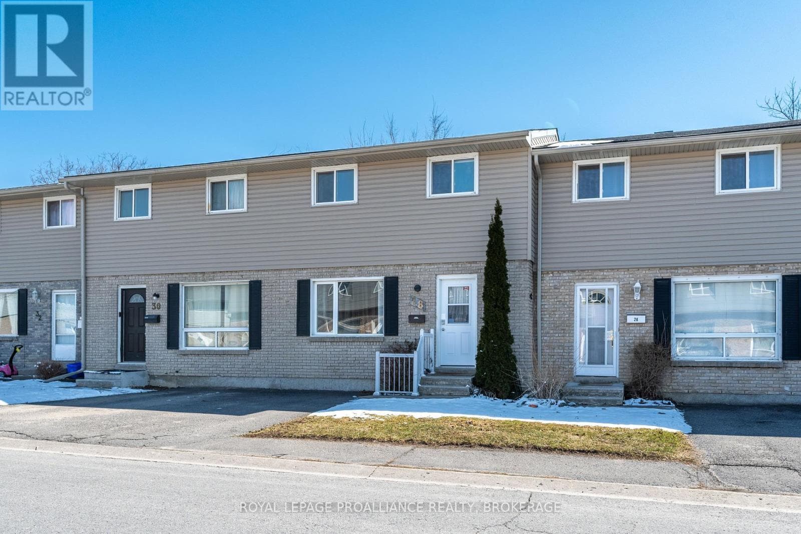 3 bed 2 bath single family at 28 ROSEMUND CRESCENT — $385,000