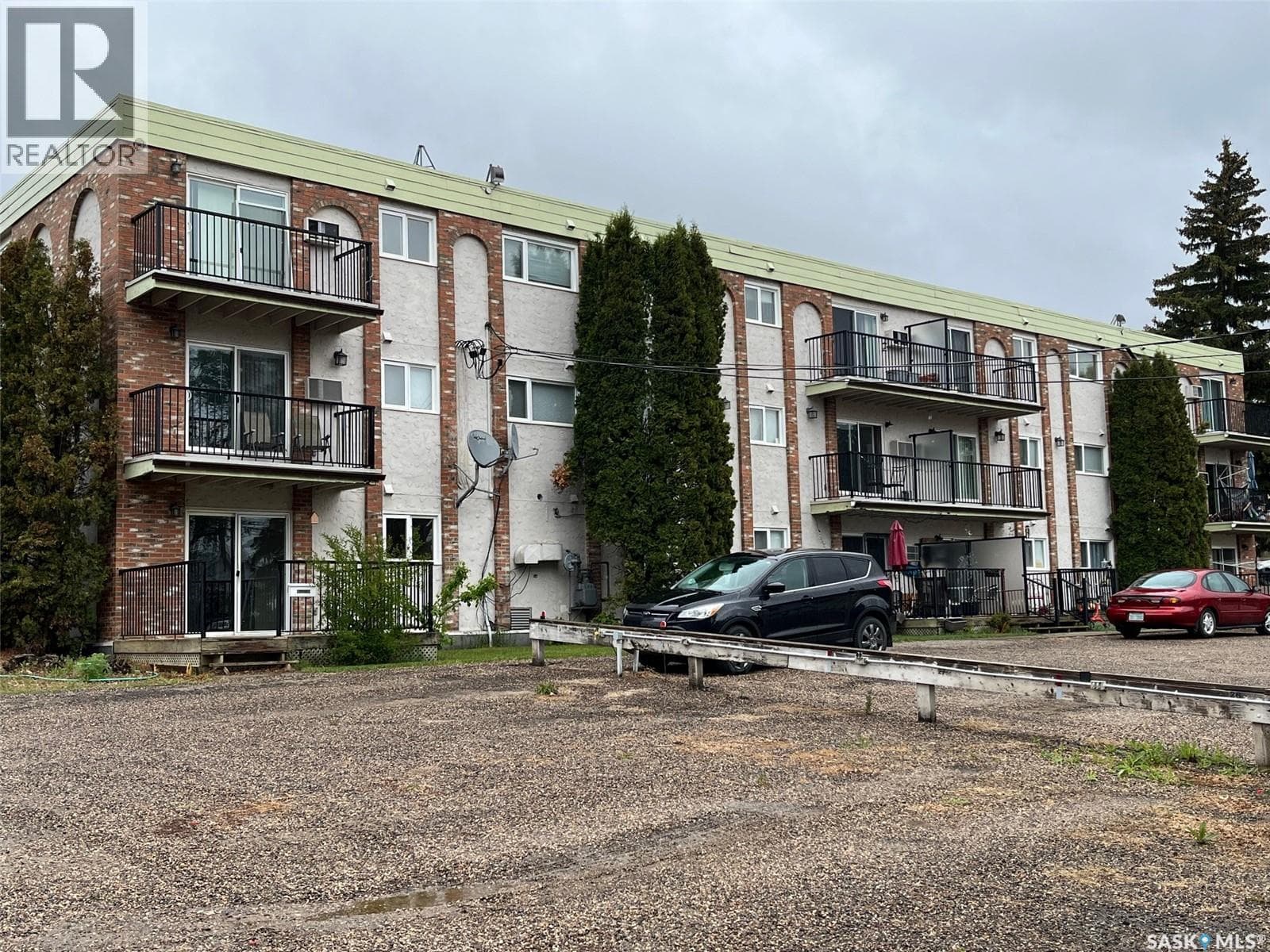 302 8th AVENUE SW photo 2