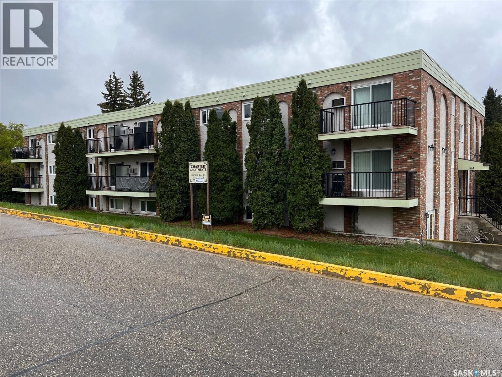 302 8th AVENUE SW photo 3