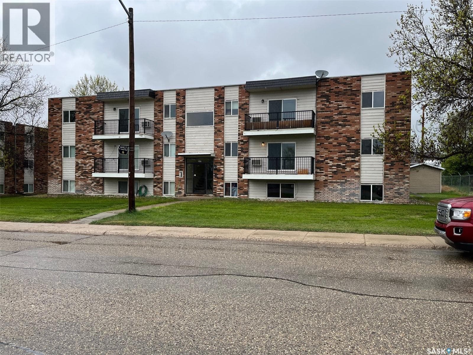 317 - 319 8th AVENUE SW photo 2