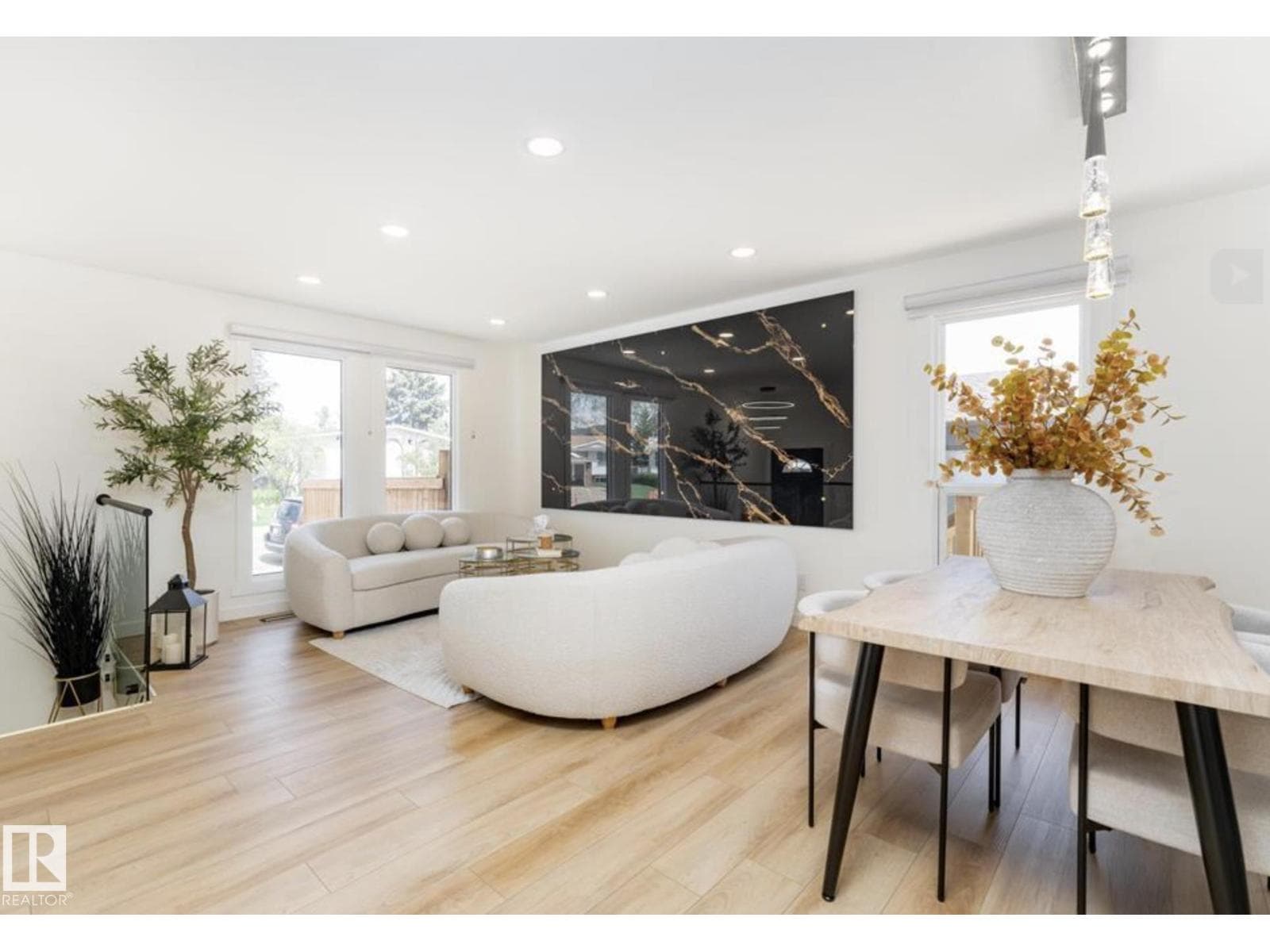 5 bed 4 bath single family at 17327 106 ST NW — $499,900