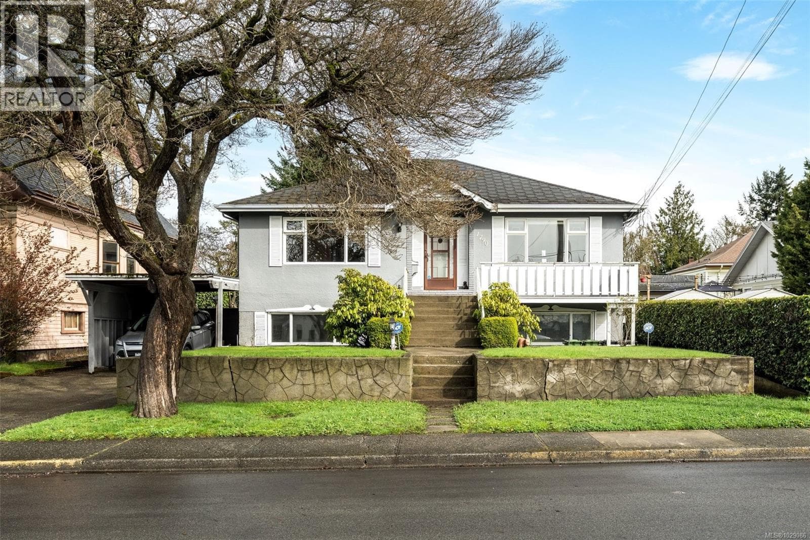 5 bed 3 bath single family at 1790 Denman St — $1,500,000