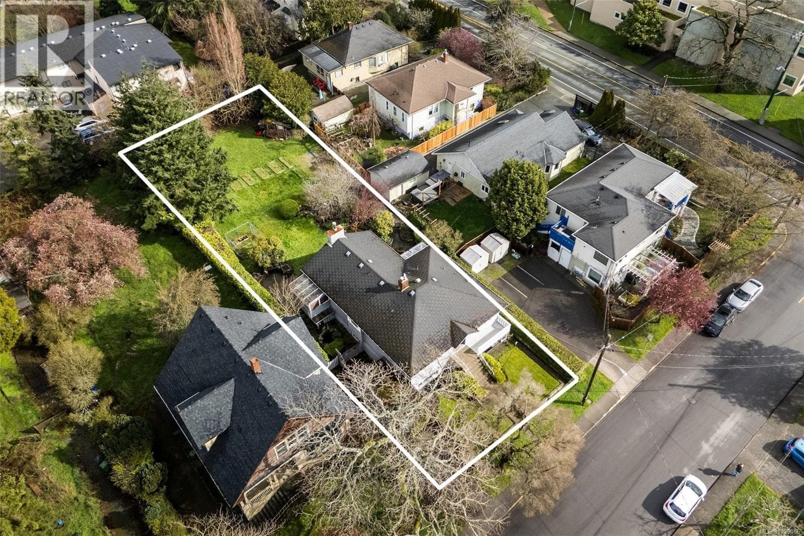 1790 Denman St photo 3