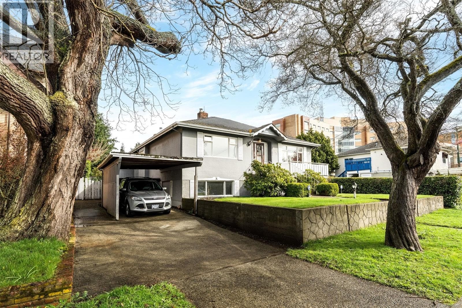 1790 Denman St photo 2