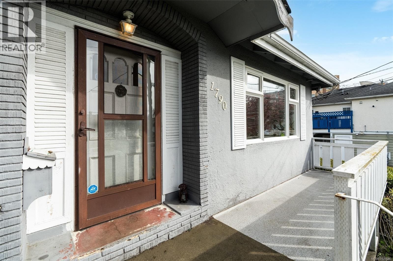 1790 Denman St photo 4