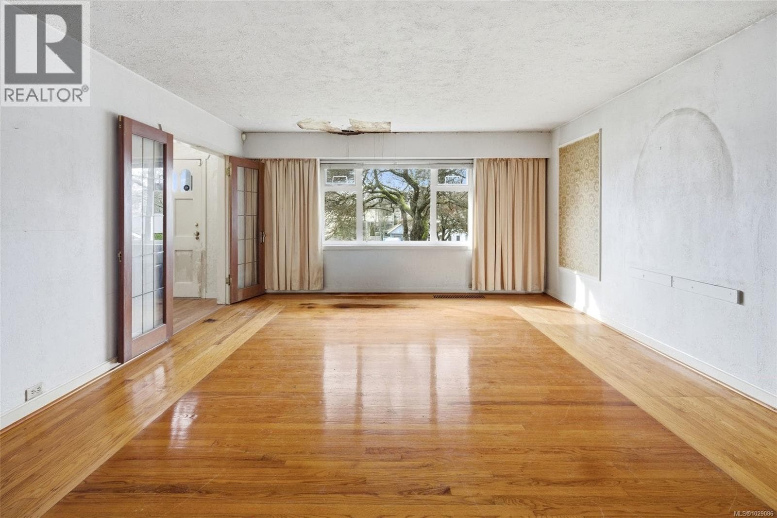 1790 Denman St photo 5