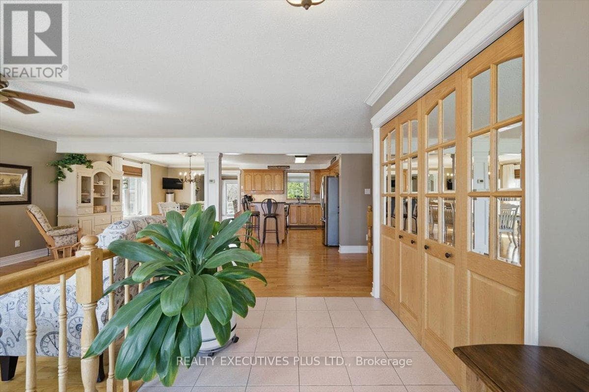 2935 BASELINE ROAD photo 2
