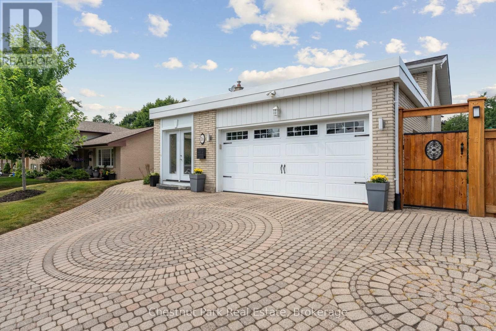 16 DAVIES CRESCENT photo 5